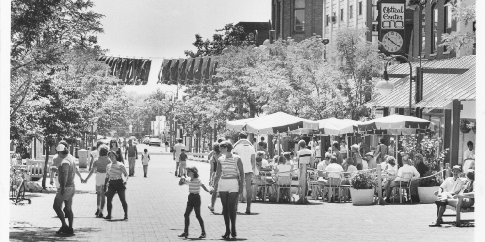 streetscape of downtown Burlington in August 1983